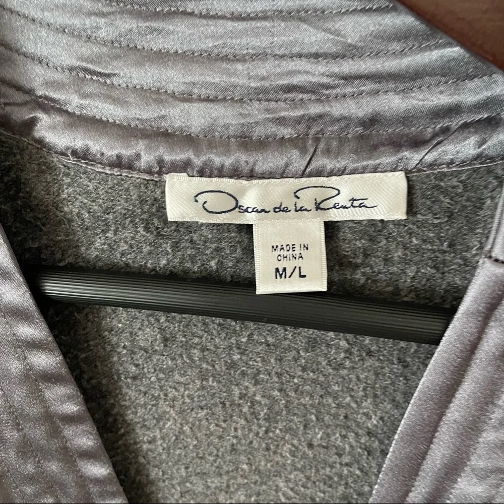 Oscar De La Renta Gray Robe - Picture 3 of 4